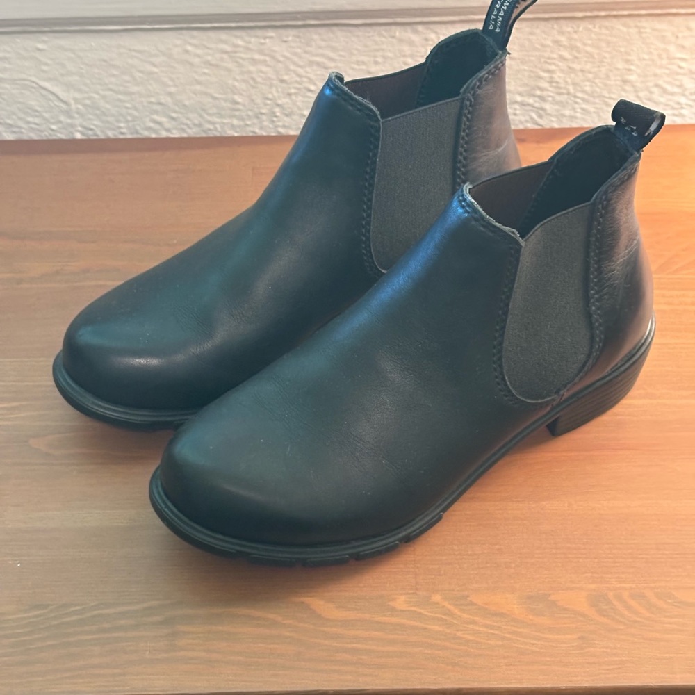 Blundstone Black Ankle Boots Slip-On Design US 7